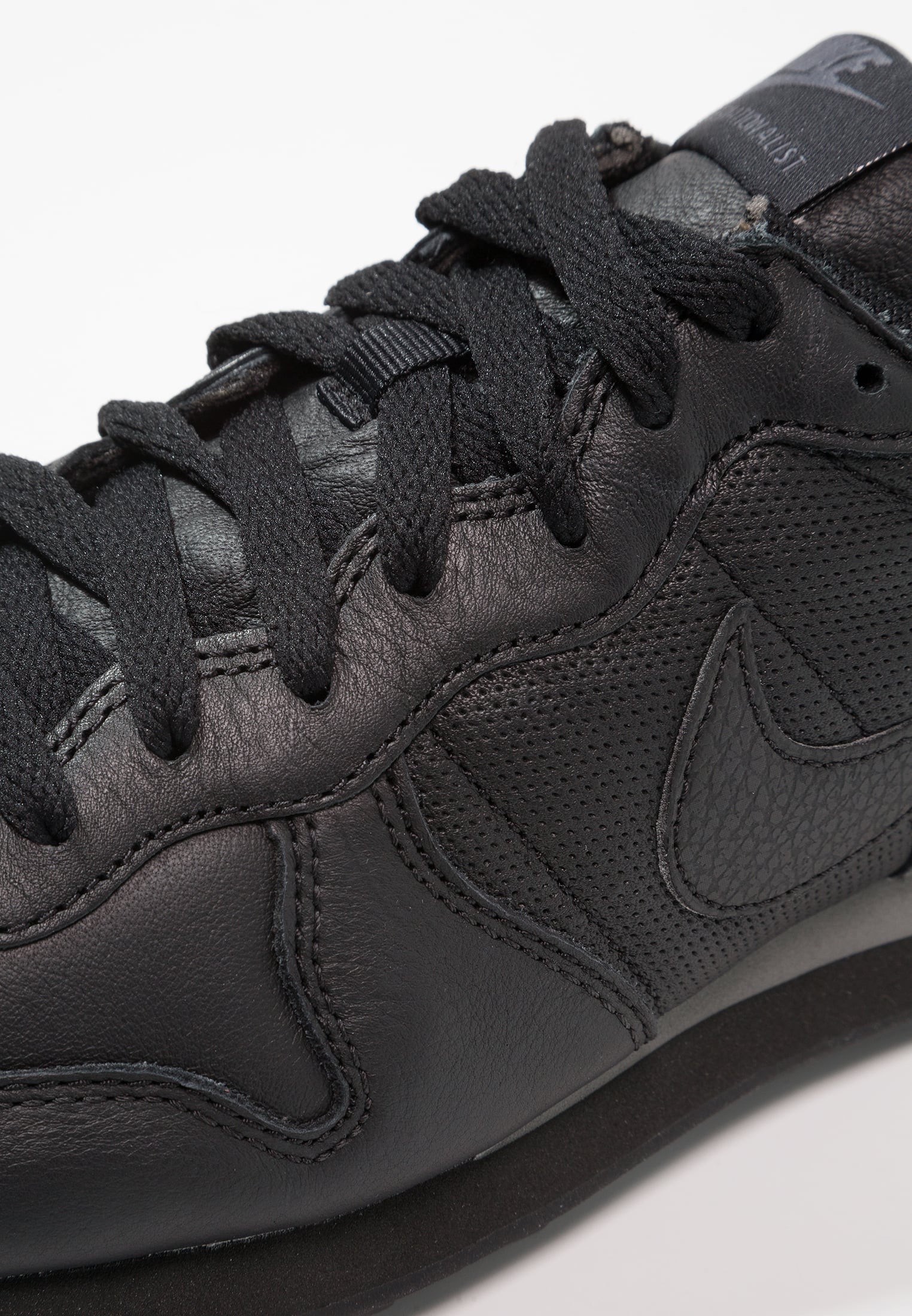 nike internationalist utility black